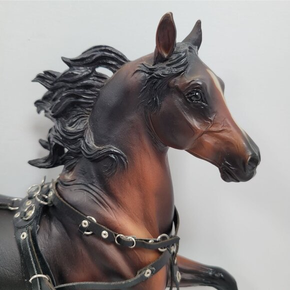 Retired Breyer Huckleberry Bey #472 Collectible Horse with Accessories - Picture 2 of 12